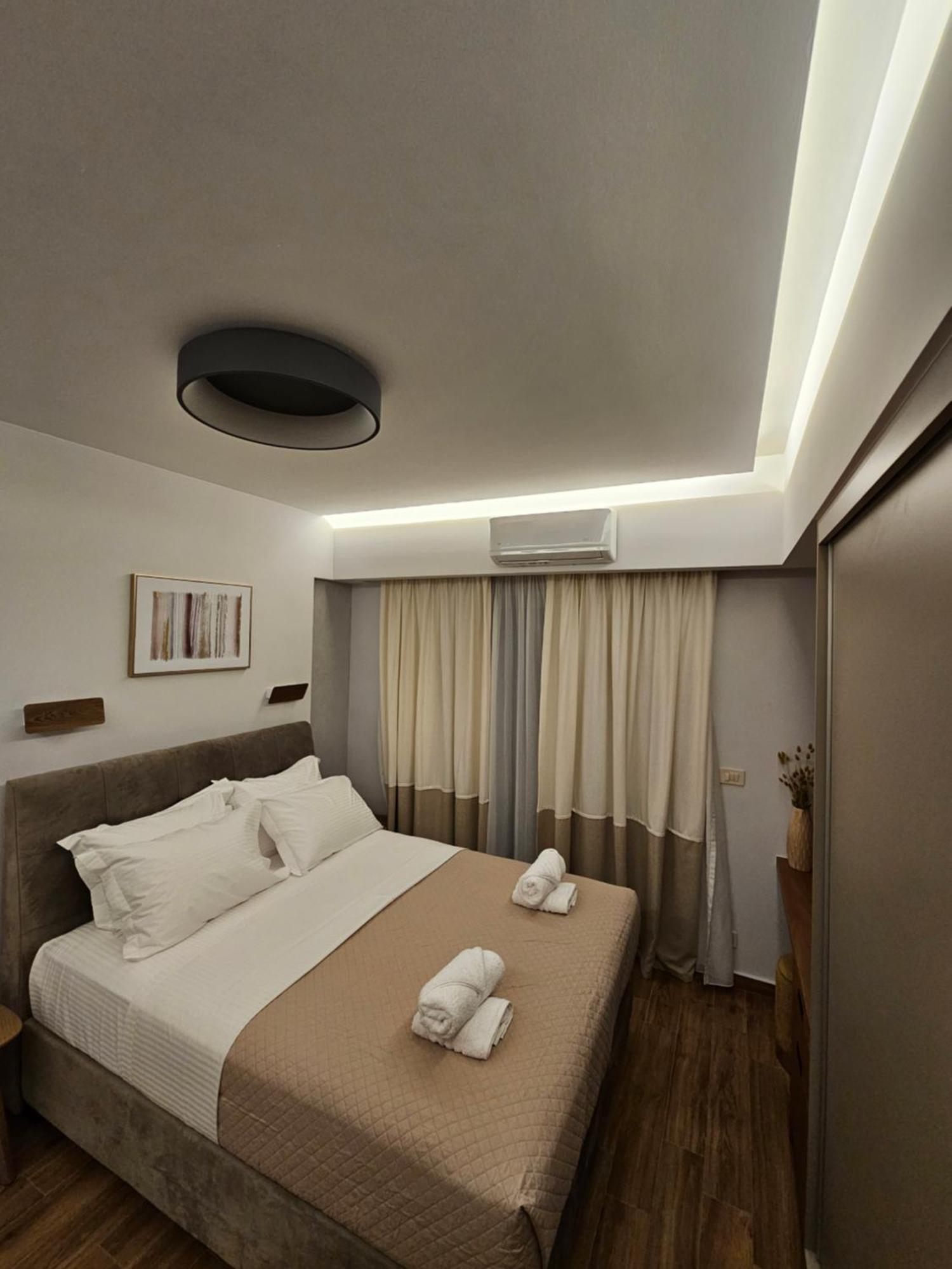 Calm & Dreamy Luxury Apts Pirgos  Exterior foto